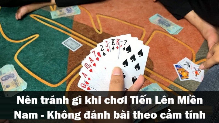 Nên tránh gì khi chơi Tiến Lên Miền Nam - Tránh đánh bài theo cảm tính